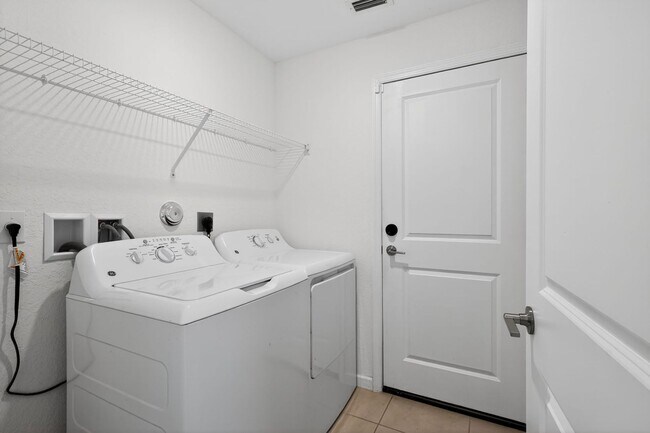 Building Photo - Modern home in Bent Creek Community