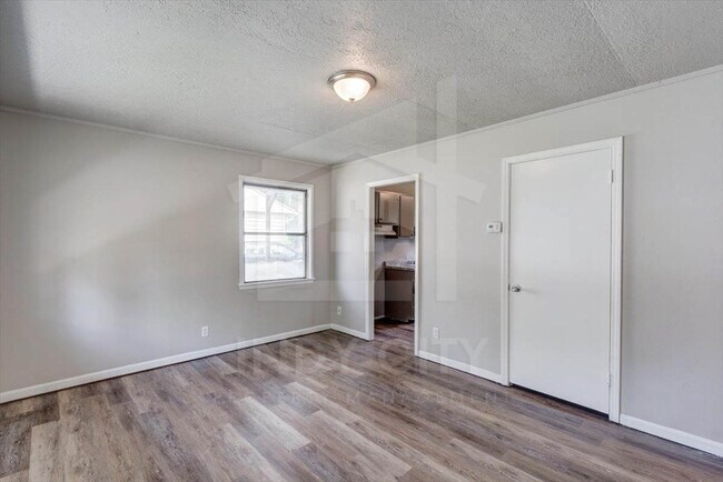 Building Photo - 7315 E 53rd St