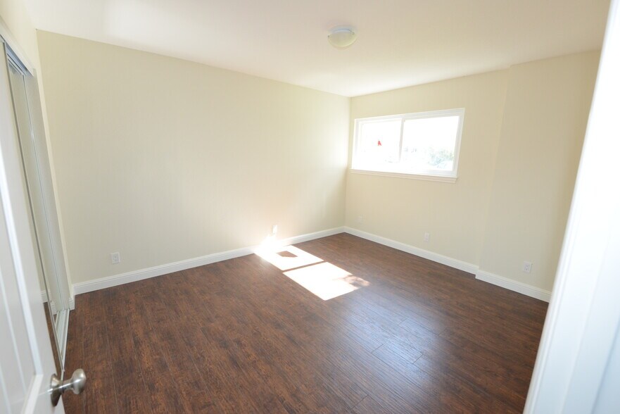 Building Photo - 21303 Oak St