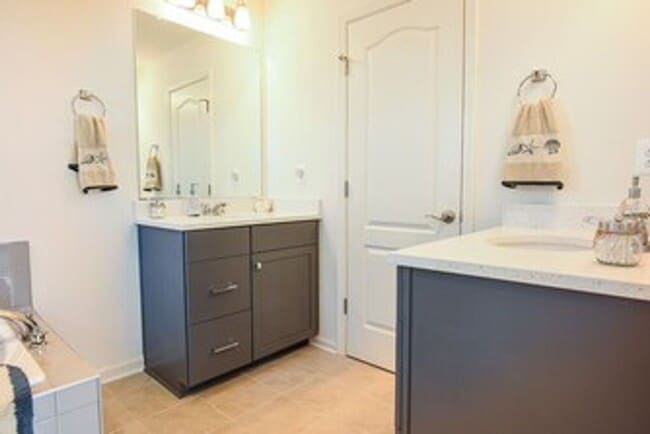 Building Photo - For Rent – Aqua Villa at Bishop’s Landing