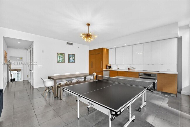 Building Photo - 250 NW 24th St