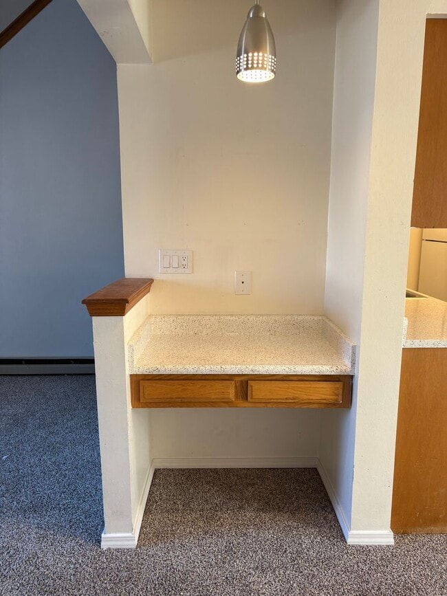 Building Photo - 1 Bedroom 1 Bath Townhome with Garage Parking in Village Seven