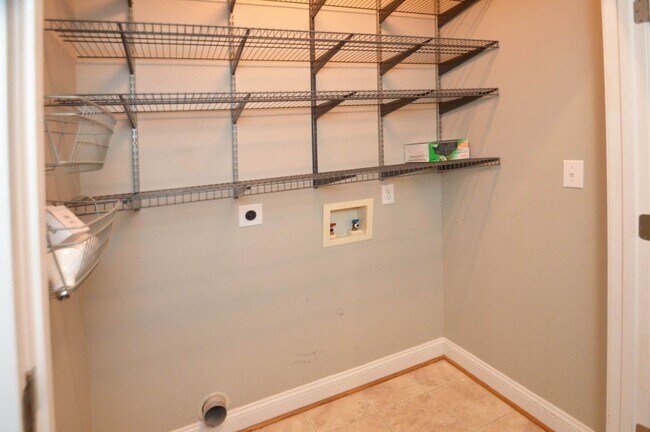 Building Photo - 332 Wyndhurst