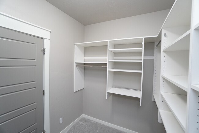Building Photo - 407 W Pavilion Ln
