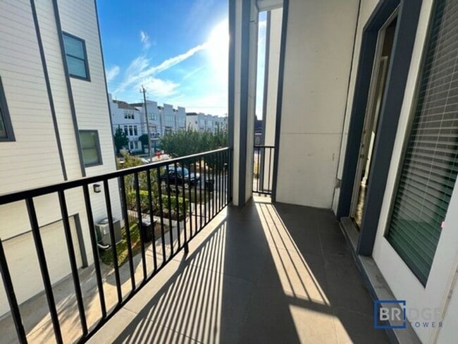 Building Photo - 2208 Arabelle St
