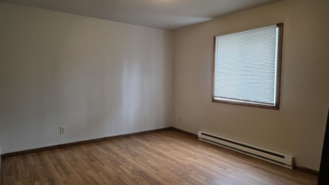 Building Photo - 2-Bedroom  Upper in a 8plex building