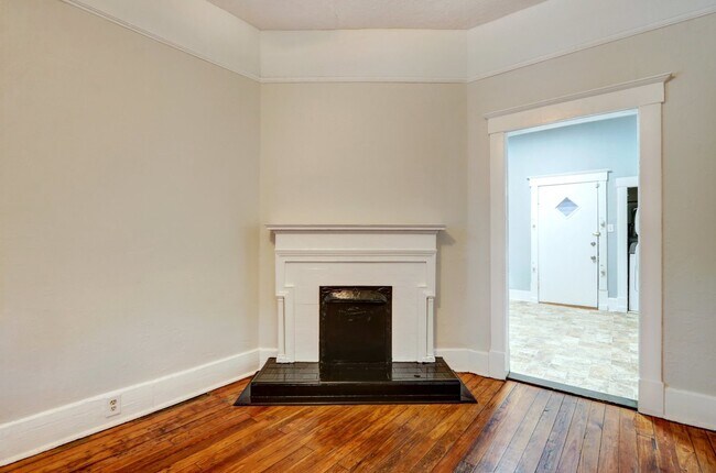 Building Photo - 706 E 34th St
