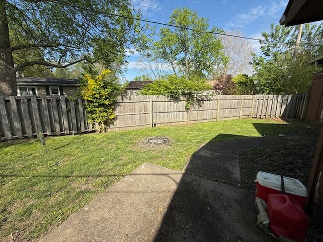 Building Photo - Brick Duplex with Fenced Yard on a Quiet S...