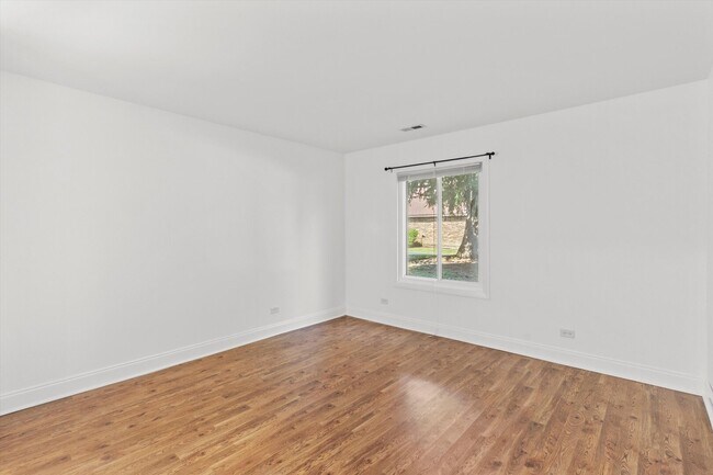 Building Photo - 850 Sheldon Ct