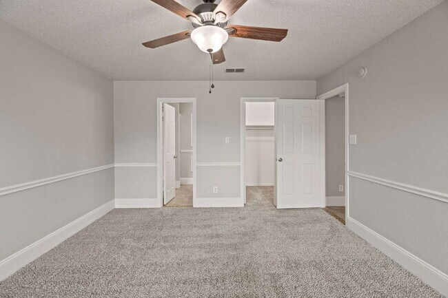 Building Photo - Beautiful 2/2 Near all of Lubbock's Amenit...