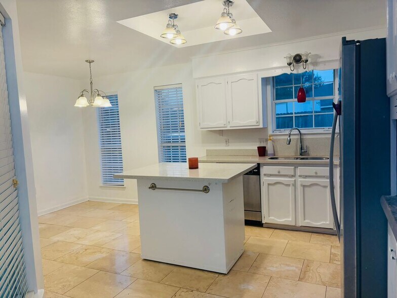 Building Photo - 14244 Teewood Ct