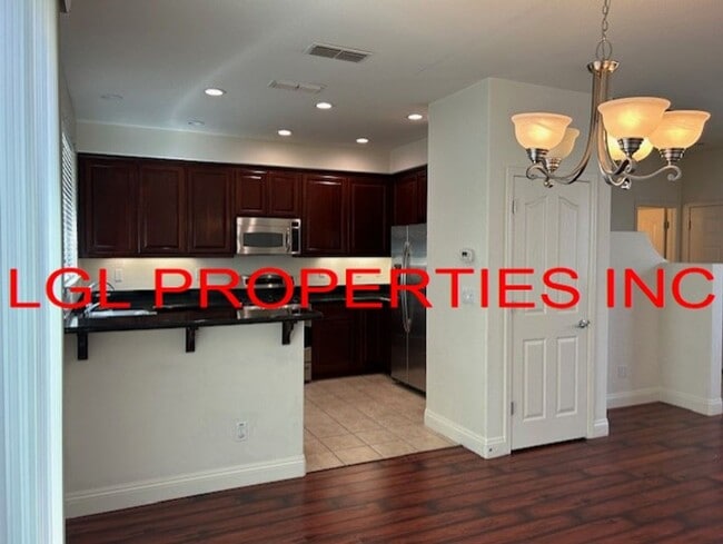 Building Photo - 2826 Maybrook Dr