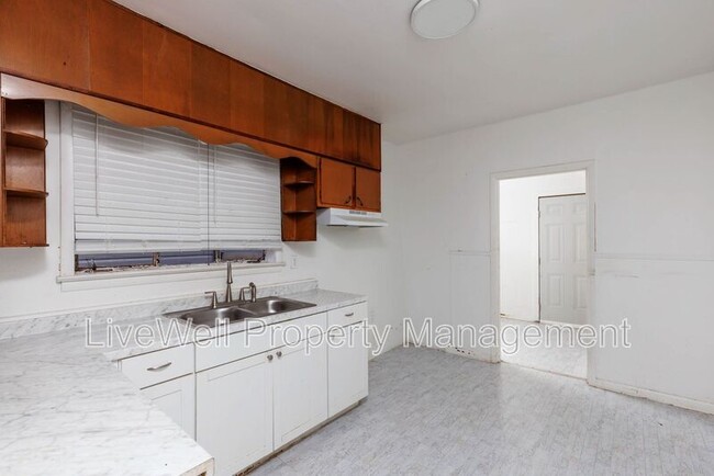 Building Photo - 1306 Avenue R