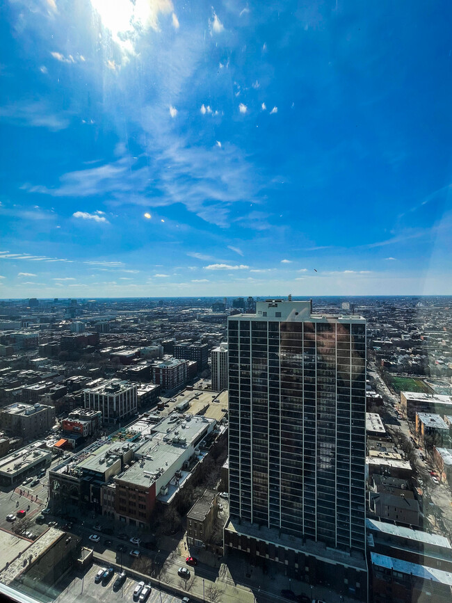 Building Photo - 1660 N La Salle Dr