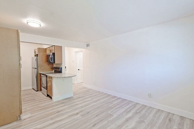 Building Photo - 3021 Pestalozzi St