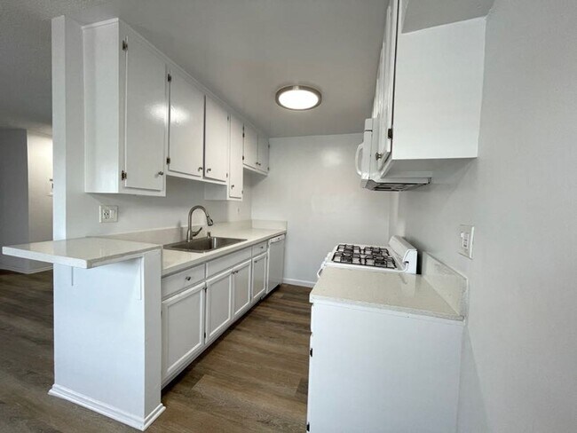 Building Photo - 5650 Fair Ave