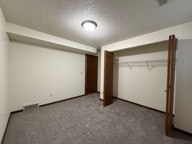 Building Photo - $1,400 | 3 Bedroom, 2 Bathroom House | Pets Negotiable* | Available for an Immediate Move In!