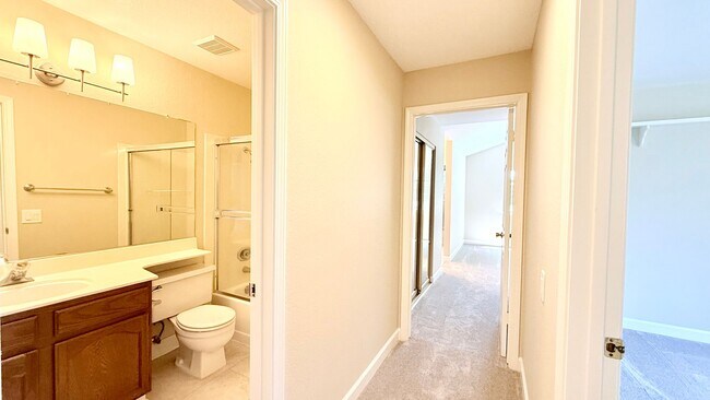 Building Photo - 1100 Sunshine Cir