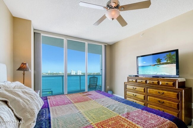 Building Photo - 1241 Riverside Dr