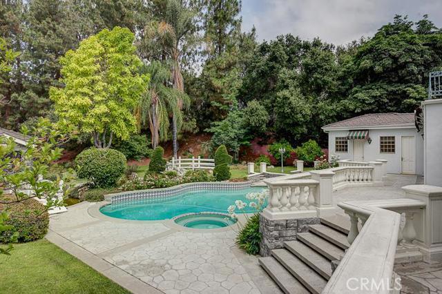 Building Photo - 1601 Highland Oaks Dr