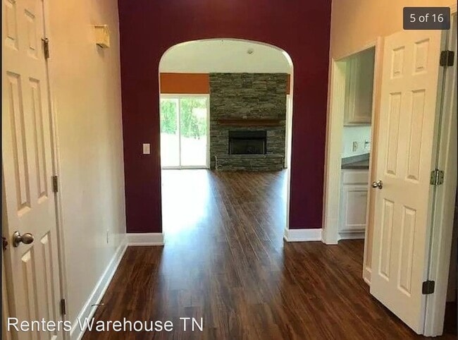 Building Photo - 3 bed/3bth with pool and garage. Country l...