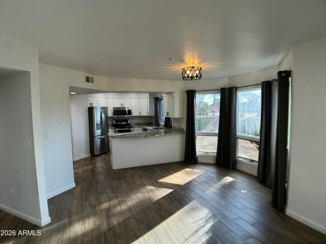 Building Photo - 905 N Beeline Hwy