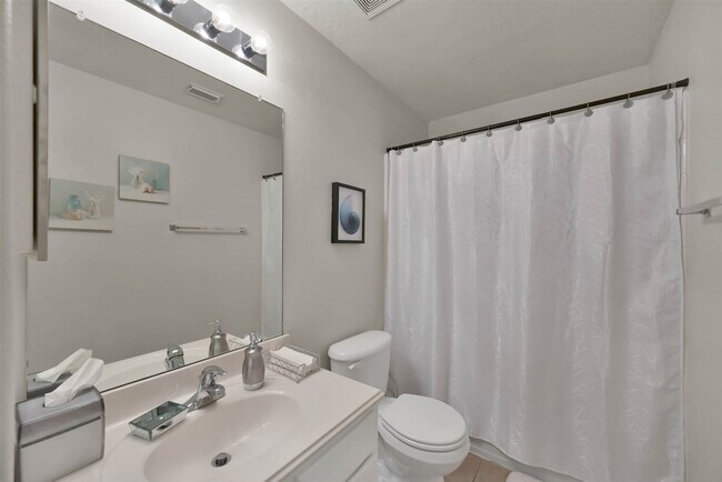 Building Photo - 15 Aquiline Oaks Pl