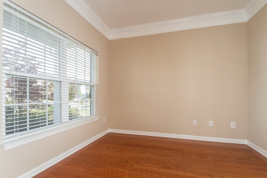 Building Photo - 310 Sarava Ln