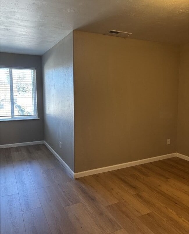 Building Photo - lenft01