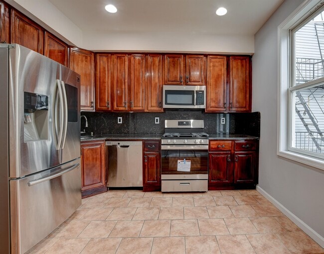 Building Photo - 38 Court House Pl