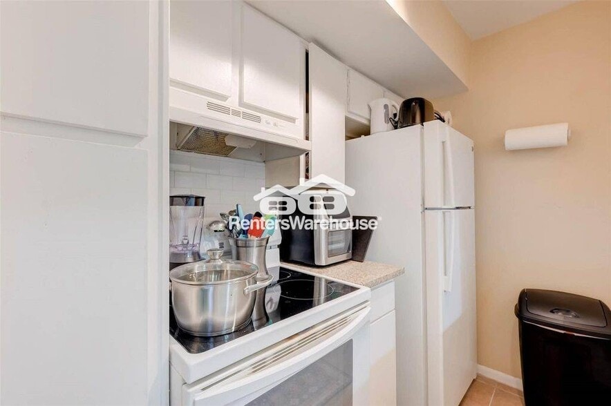 Building Photo - 8433 Hearth Dr