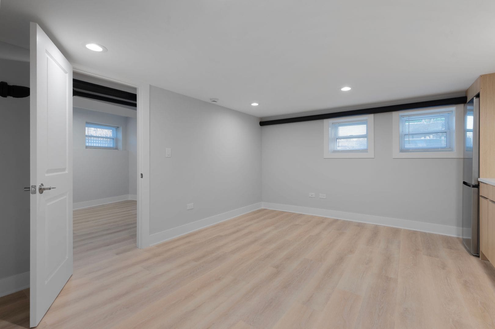 Building Photo - 7600 N Sheridan Rd