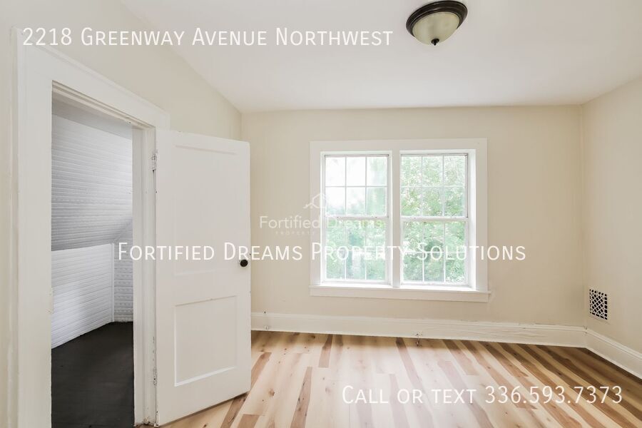 Building Photo - 2218 Greenway Ave NW