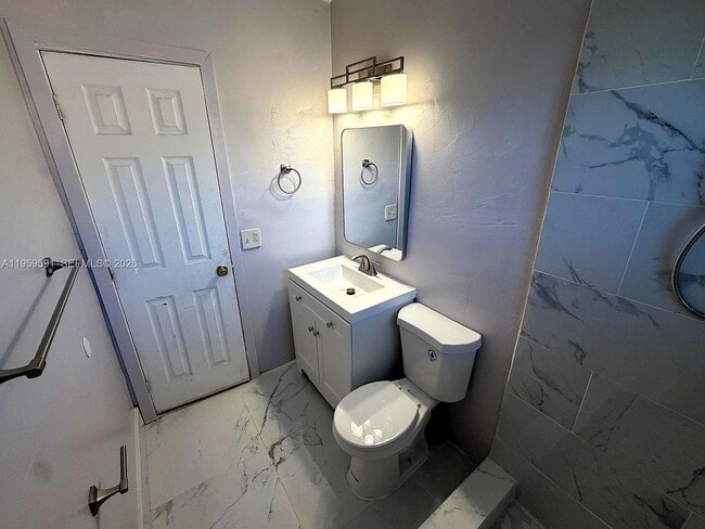 Building Photo - 14407 NE 5th Ave