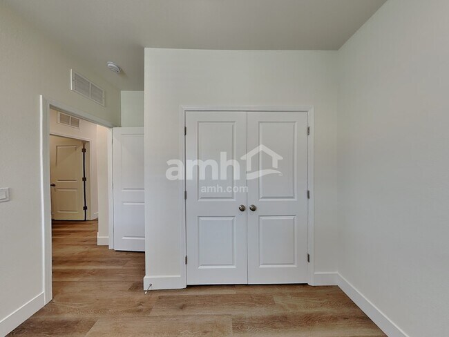 Building Photo - 522 Silverbell Falls Pl