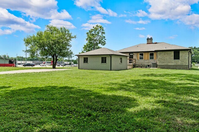 Building Photo - For Sale or Rent – Fully Renovated Stone R...