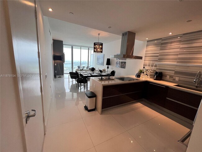 Building Photo - 1100 Biscayne Blvd