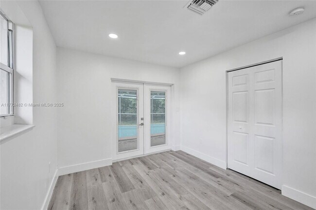 Building Photo - 101 SW 53rd Ave