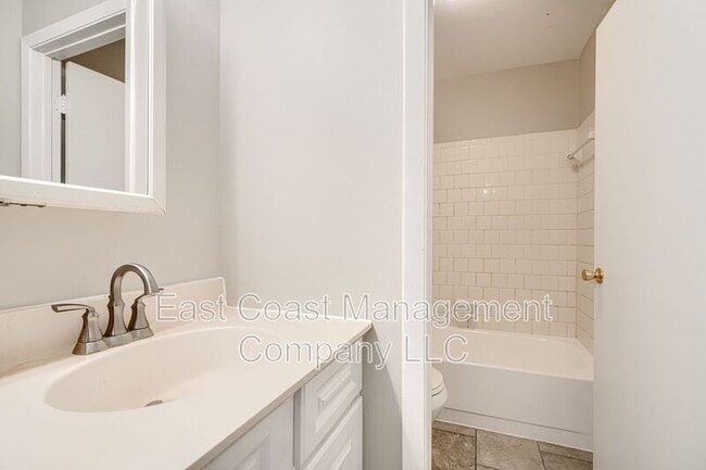 Building Photo - 12 Perryfalls Pl