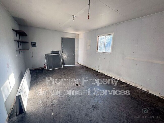 Building Photo - 140 Peters St