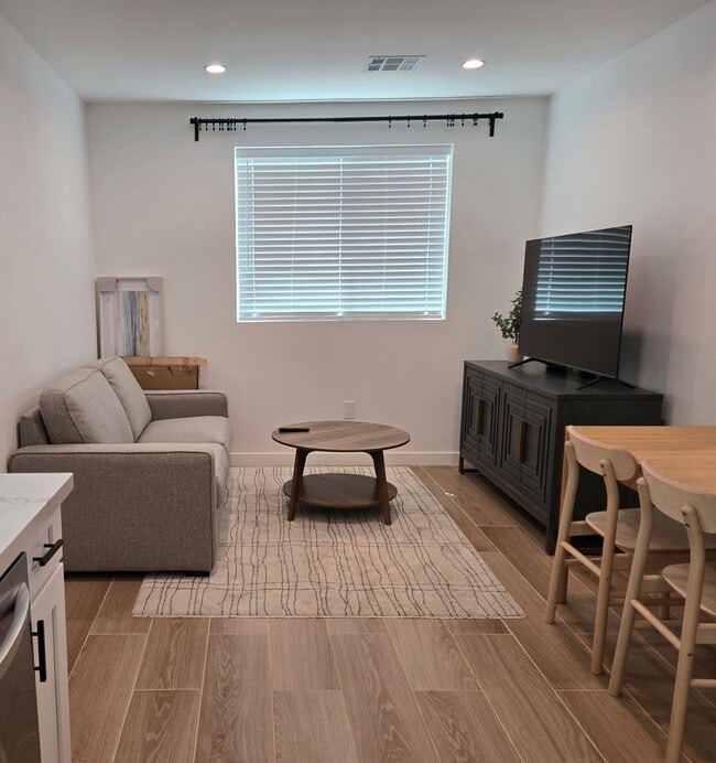 Building Photo - 1bd/1ba near Laguna Lake