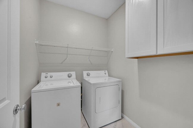 Building Photo - Summerlin gated community 4 bedroom 3 baths