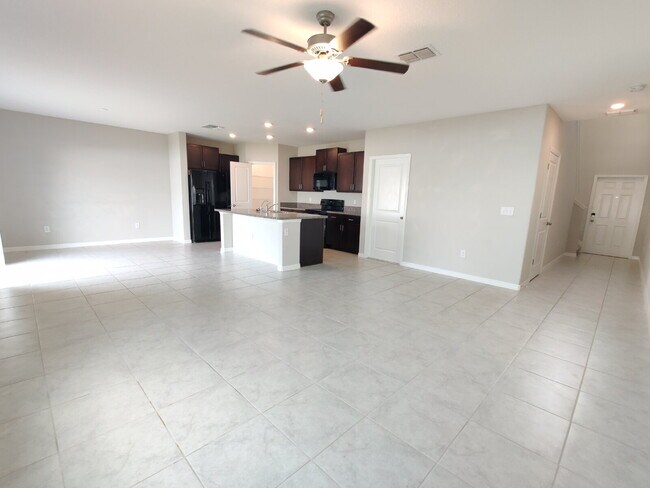 Building Photo - 7127 Samuel Ivy Dr