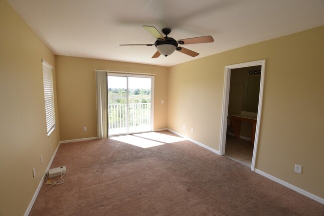 Building Photo - Beautiful 3 Bed 2.5 Bath Gated Condo for R...