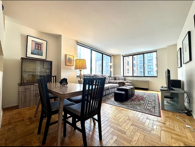 Building Photo - 62 W 62nd St