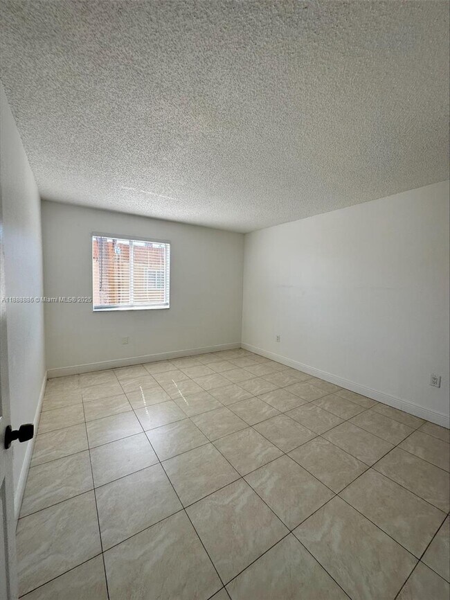 Building Photo - 6214 SW 131st Ct