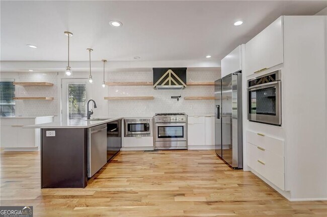 Building Photo - 3202 Kingsdale Dr SW