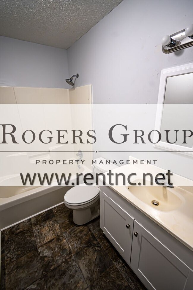 Building Photo - 649 N Main St