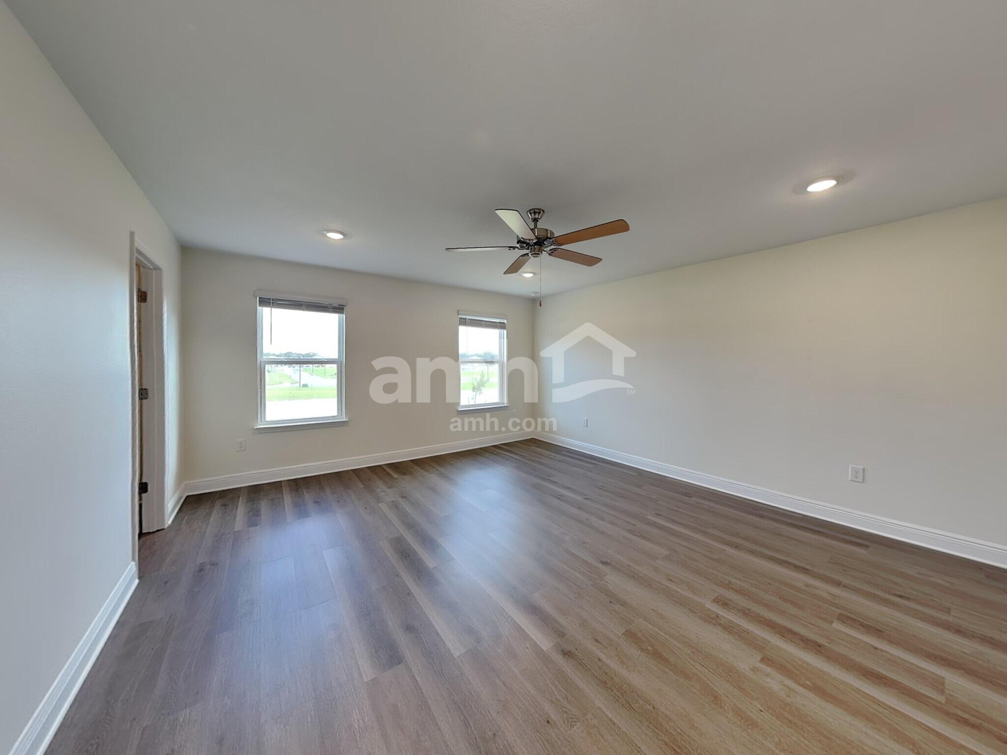 Building Photo - 5943 Pinewood Ests Dr