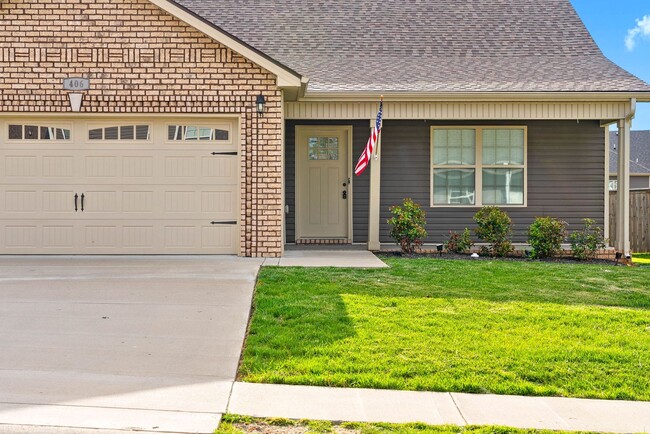 Building Photo - Pet Friendly Three Bedroom!